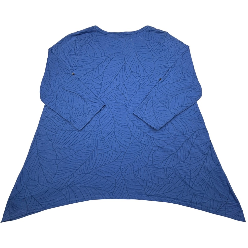 Caribbean Joe Woman Blue Leaf Print Henley Sharkbite Hem Top Plus Size 1X - Picture 2 of 5